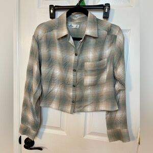 Hollister women’s / juniors XS crop flannel shirt - GUC